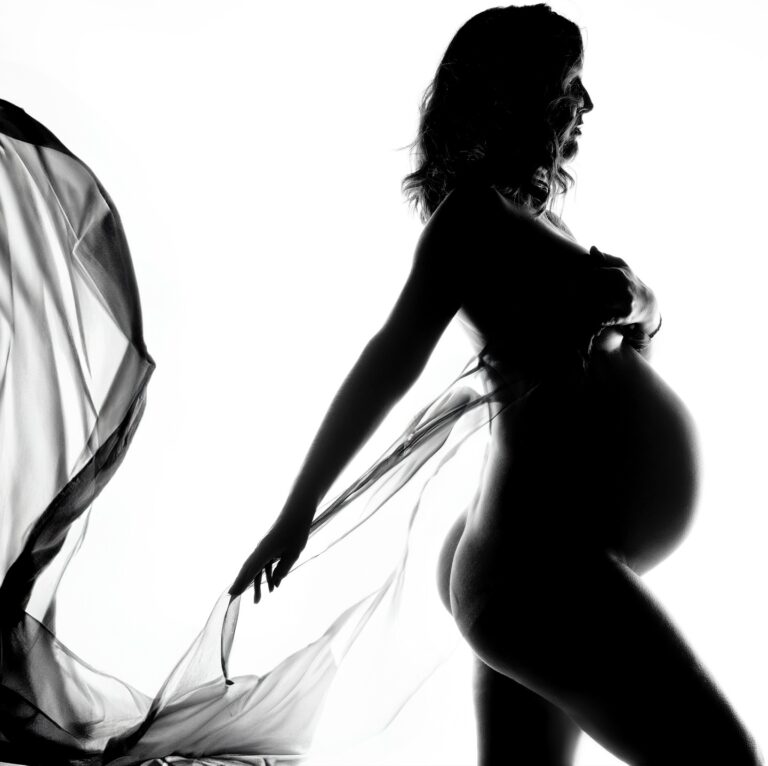 ⭐️⭐️⭐️⭐️⭐️ ✨ Maternity Boudoir Magic ✨
There’s something incredibly powerful and beautiful about celebrating your body during pregnancy — the softness, the strength, the transformation.