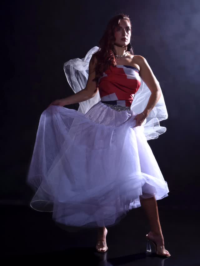 ⭐️⭐️⭐️⭐️⭐️
Something a little different in the FYEO Portraits studio today!

I finally got to play with my new @profoto lighting setup and I’m obsessed.