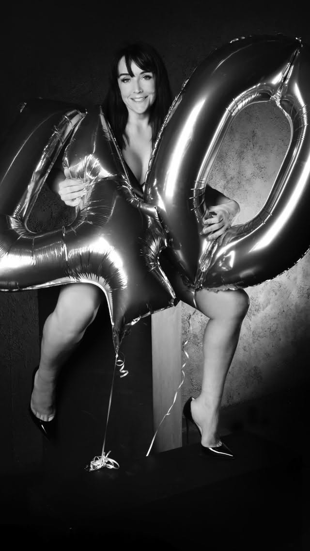 🎉 Why a Birthday Boudoir Shoot Hits Different at 40+.