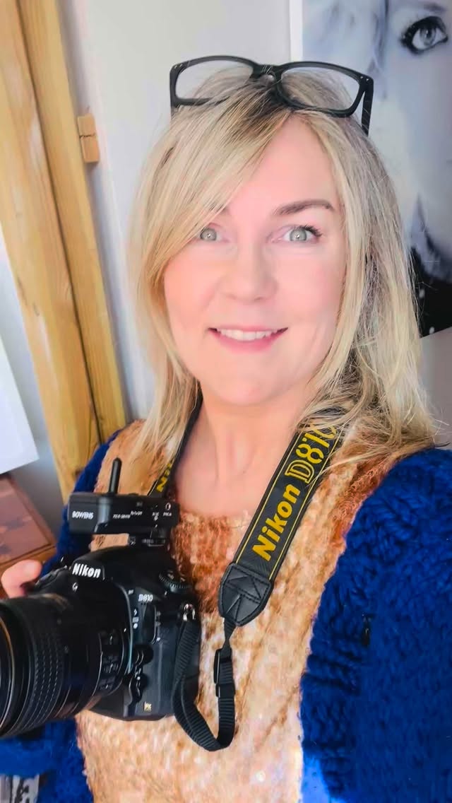 📸⭐️Just finished another boudoir photo shoot using gorgeous fabrics draped across my client.